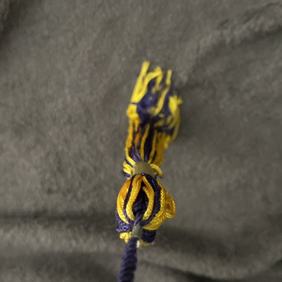 Navy and yellow gold suction cup tassel - Picture 9 of 10